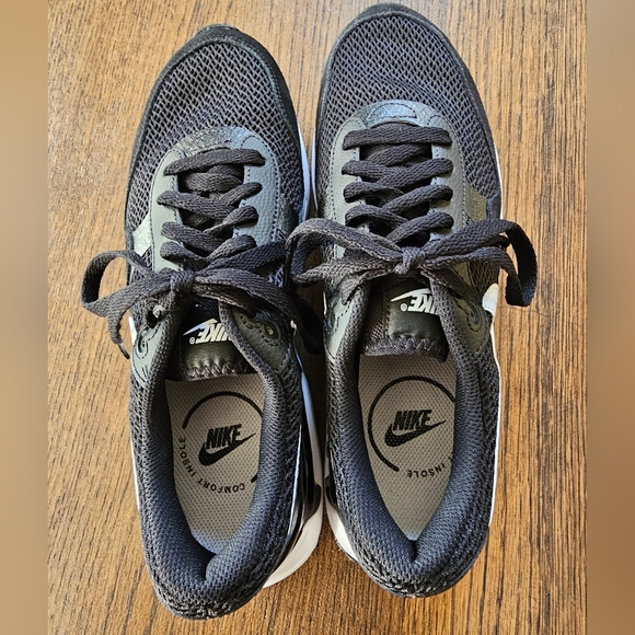 Nike Air Max Black and White Sneakers DM9537-001 Size Mens 9.5 NEW - Picture 10 of 15